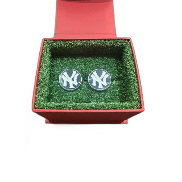 MLB New York Yankees Cufflinks - Picture 4 of 6